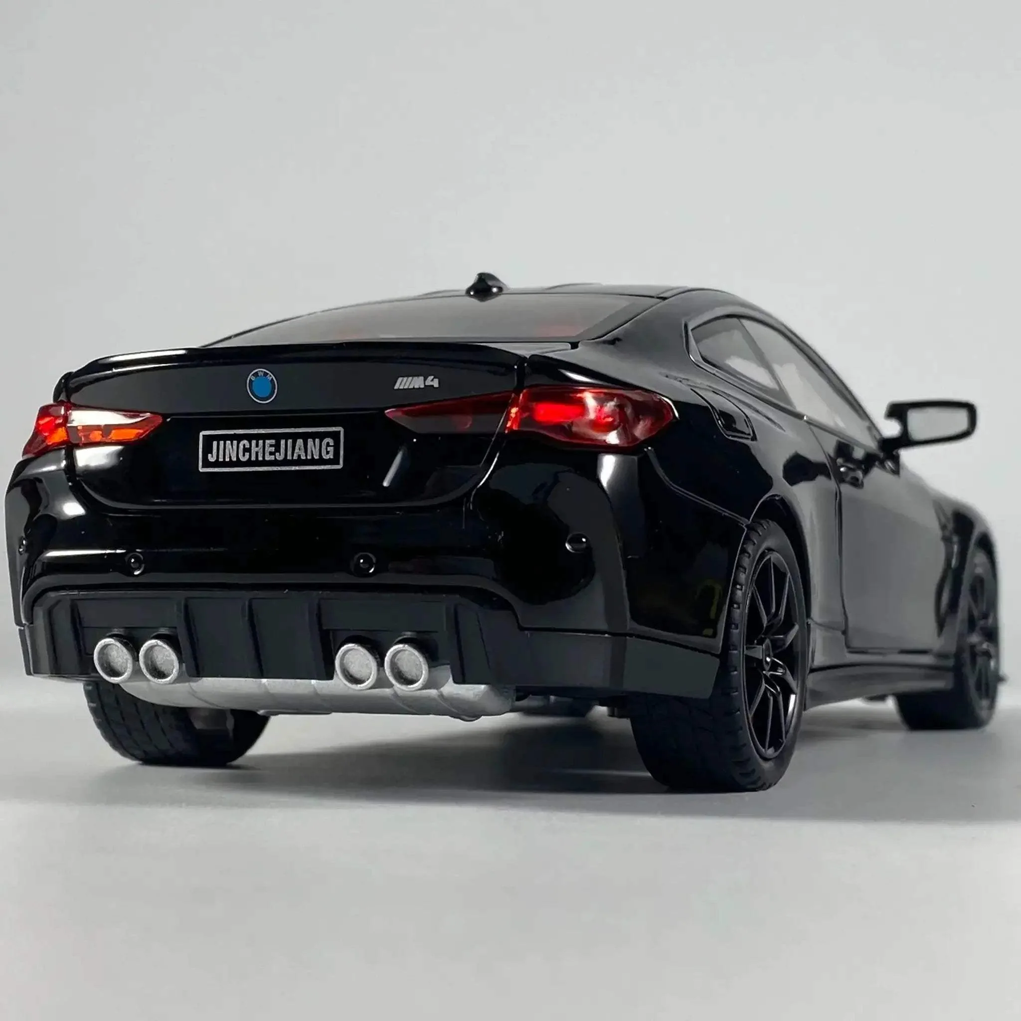1:24 BMW M4 Diecast Metal Model Car With Sound And Light - Image 3