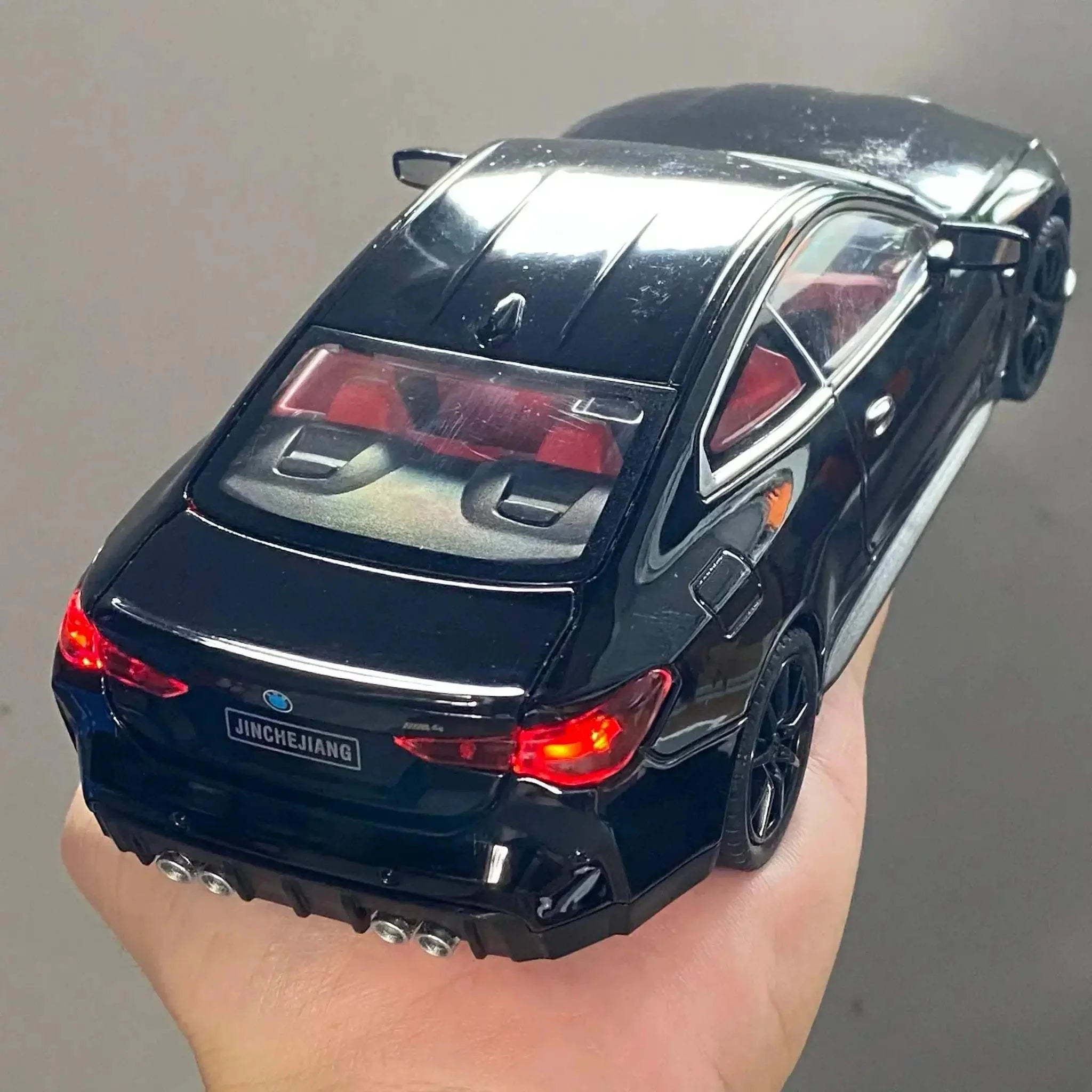 1:24 BMW M4 Diecast Metal Model Car With Sound And Light - Image 4