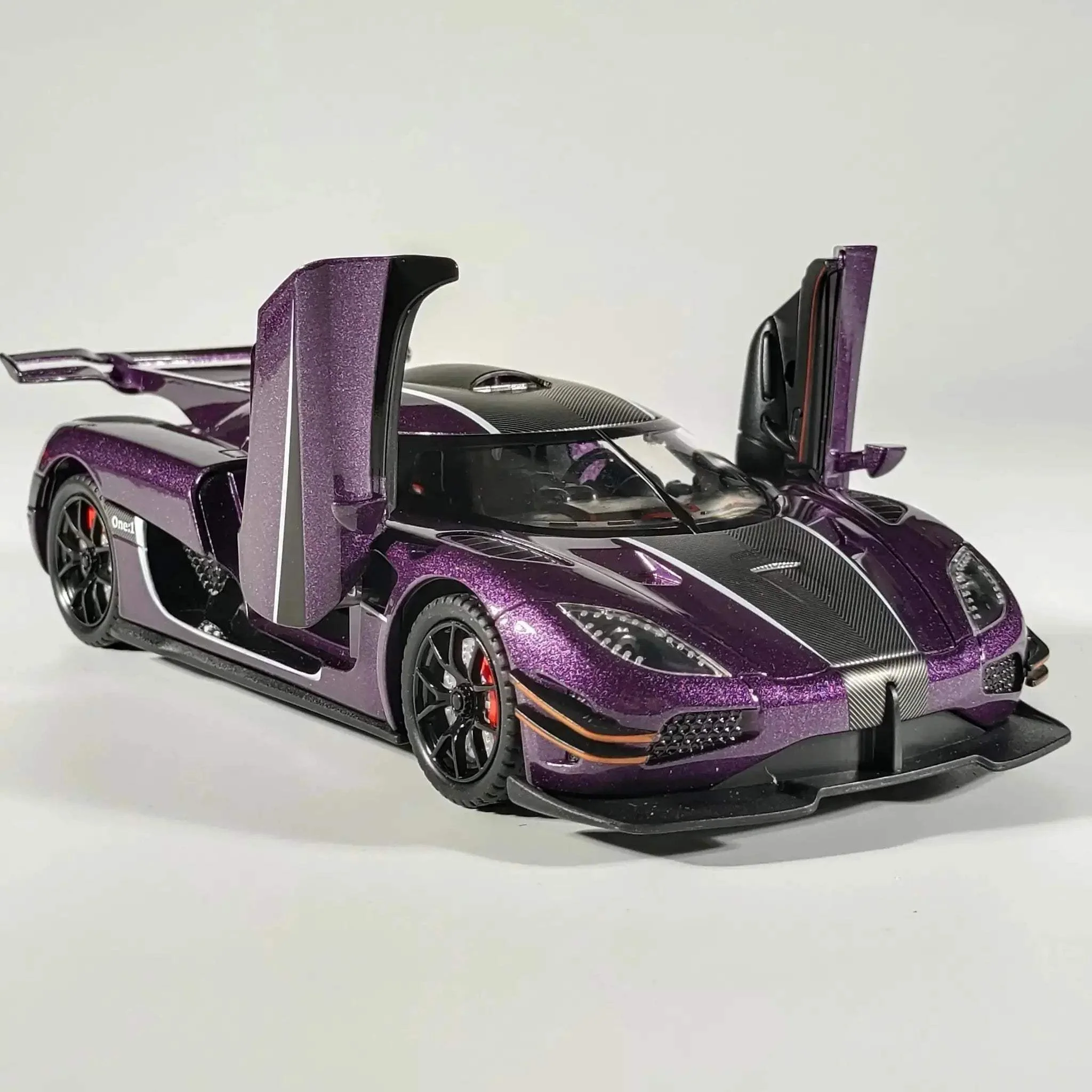 1:24 Diecast Alloy Supercar With Sound And Light Pull Back