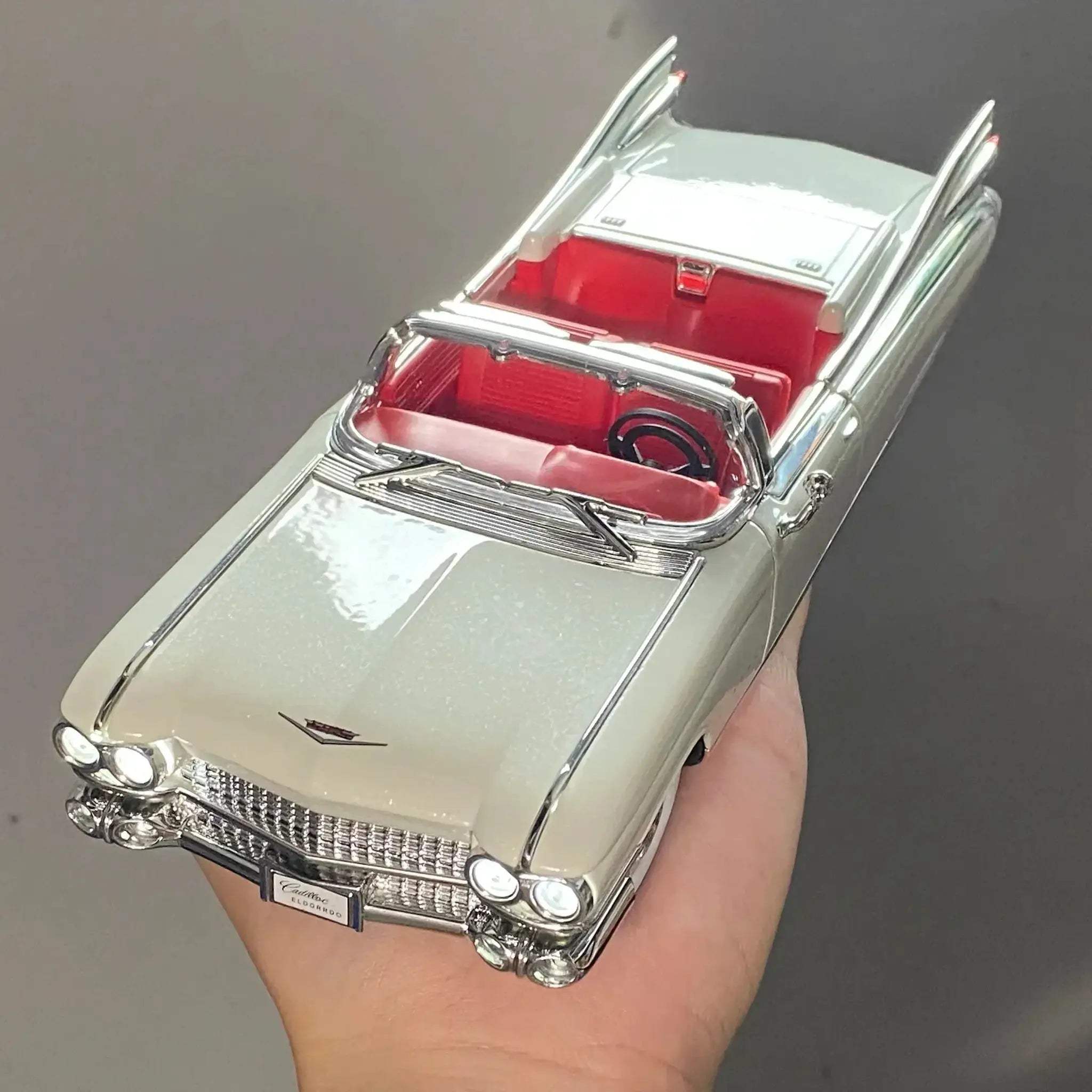1:24 Diecast Car Model With Sound And Light For Collectors - Image 6