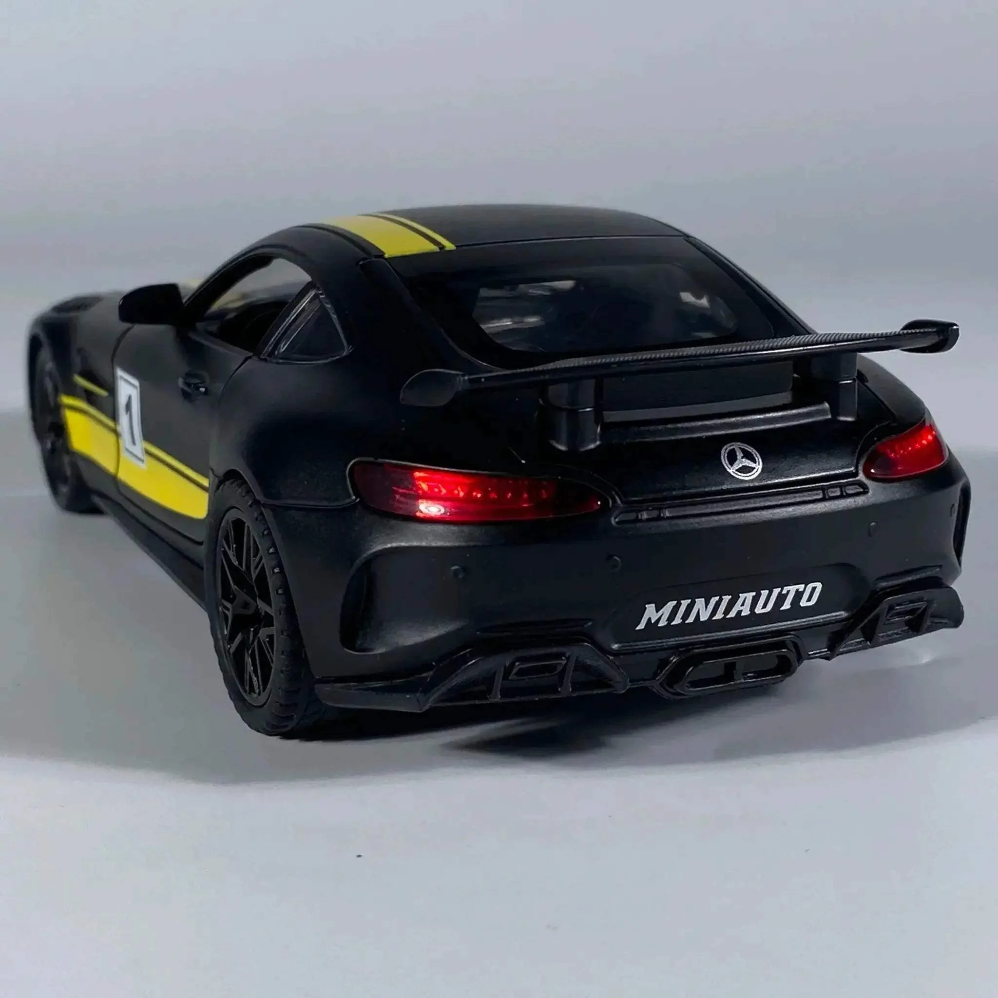 1:32 Benz AMG GT Diecast Metal Model Car With Sound And Light Pull Back