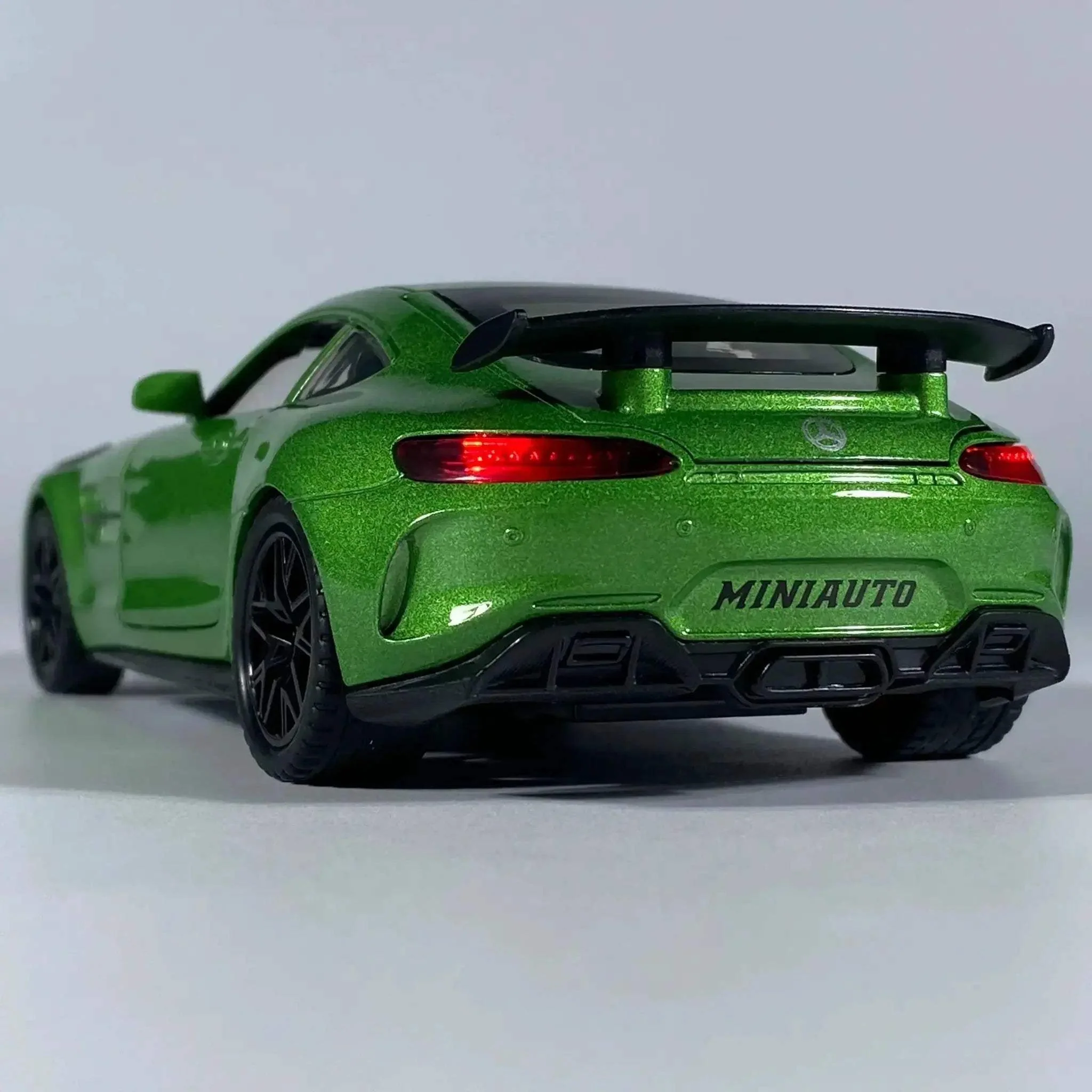 1:32 Benz AMG GT Diecast Metal Model Car With Sound And Light Pull Back - Image 6