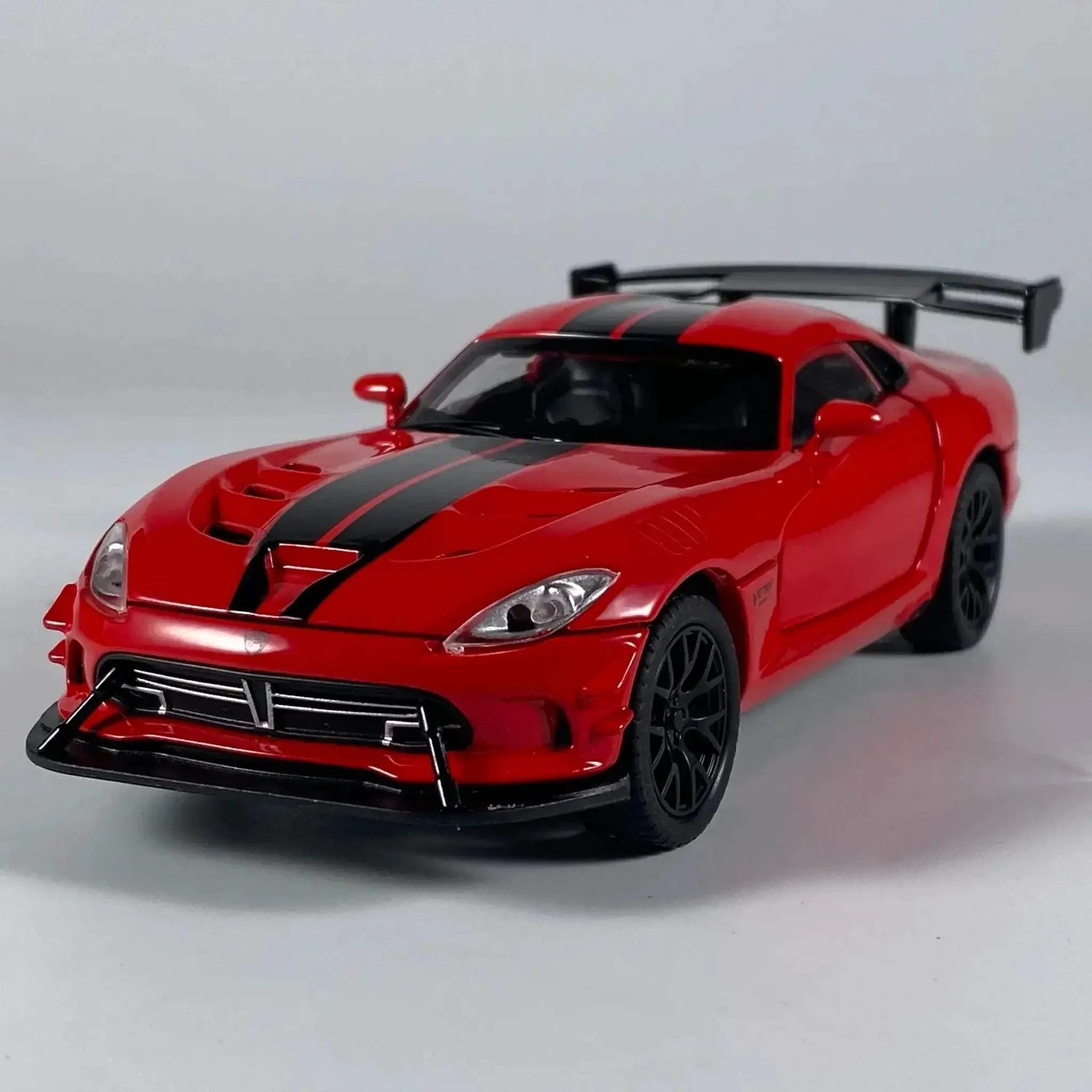 1:32 Dodge Viper ACR Diecast Metal Car With Sound And Light Pullback - Image 9