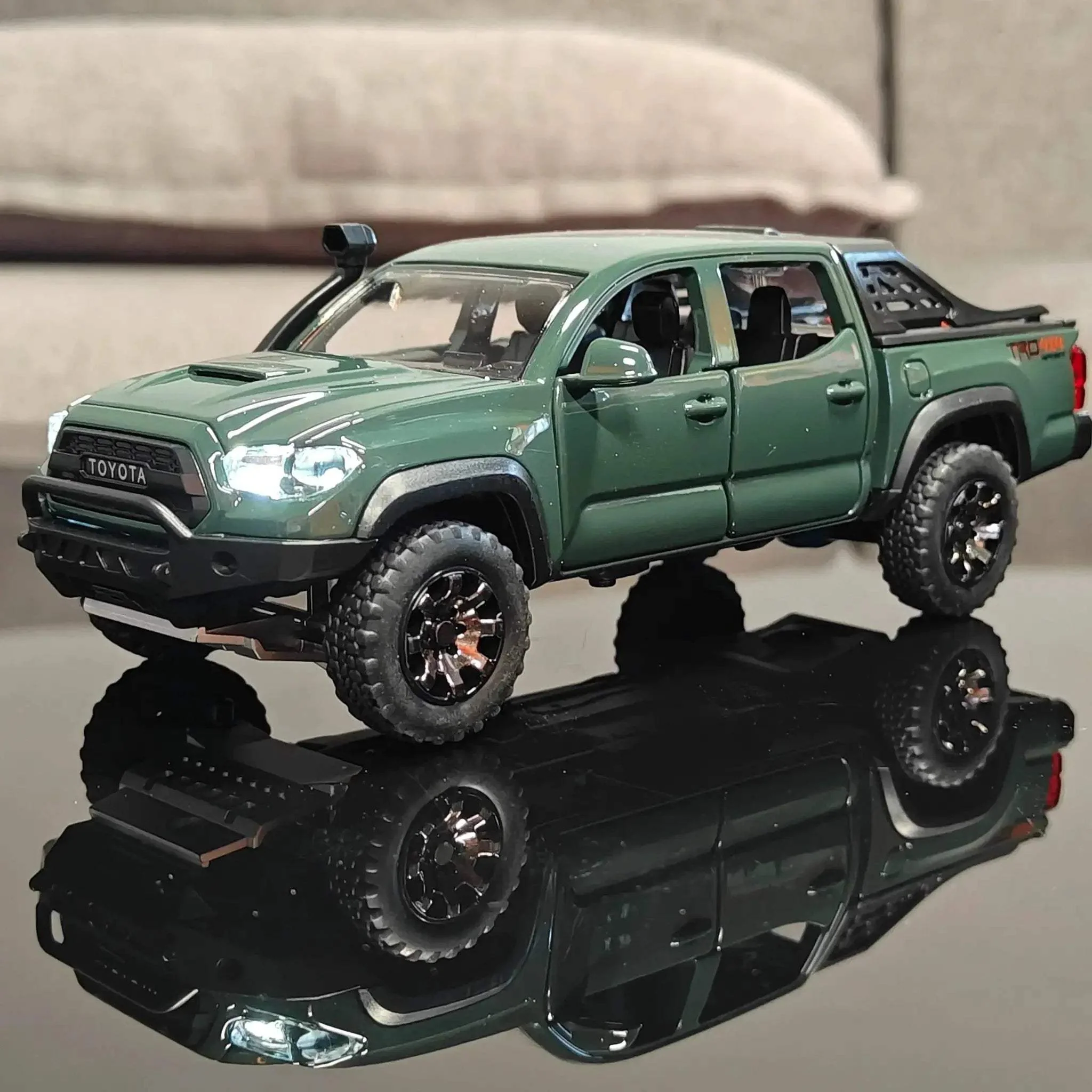 1:32 Toyota Tacoma Alloy Diecast Metal Model With Sound And Light - Image 11