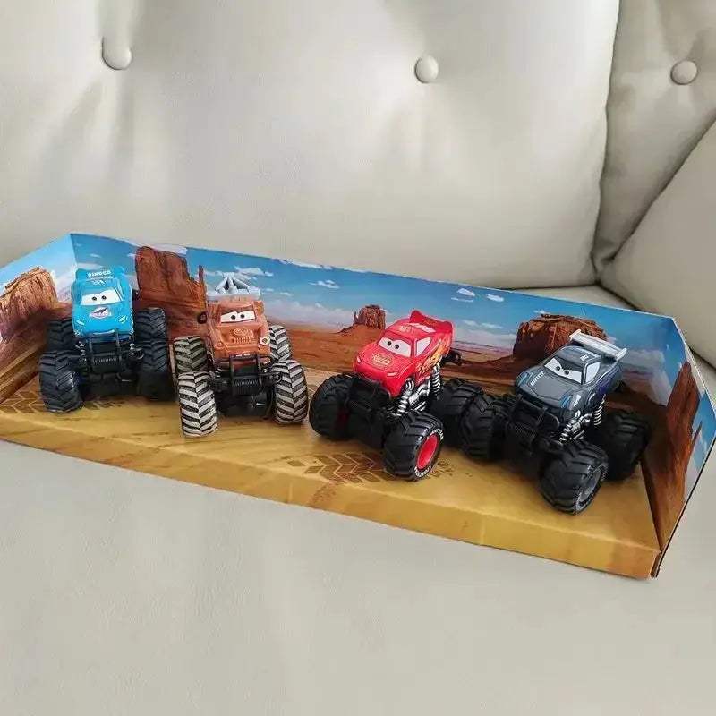 Disney Pixar Cars Pullback Toy Set With Lightning McQueen - Image 4