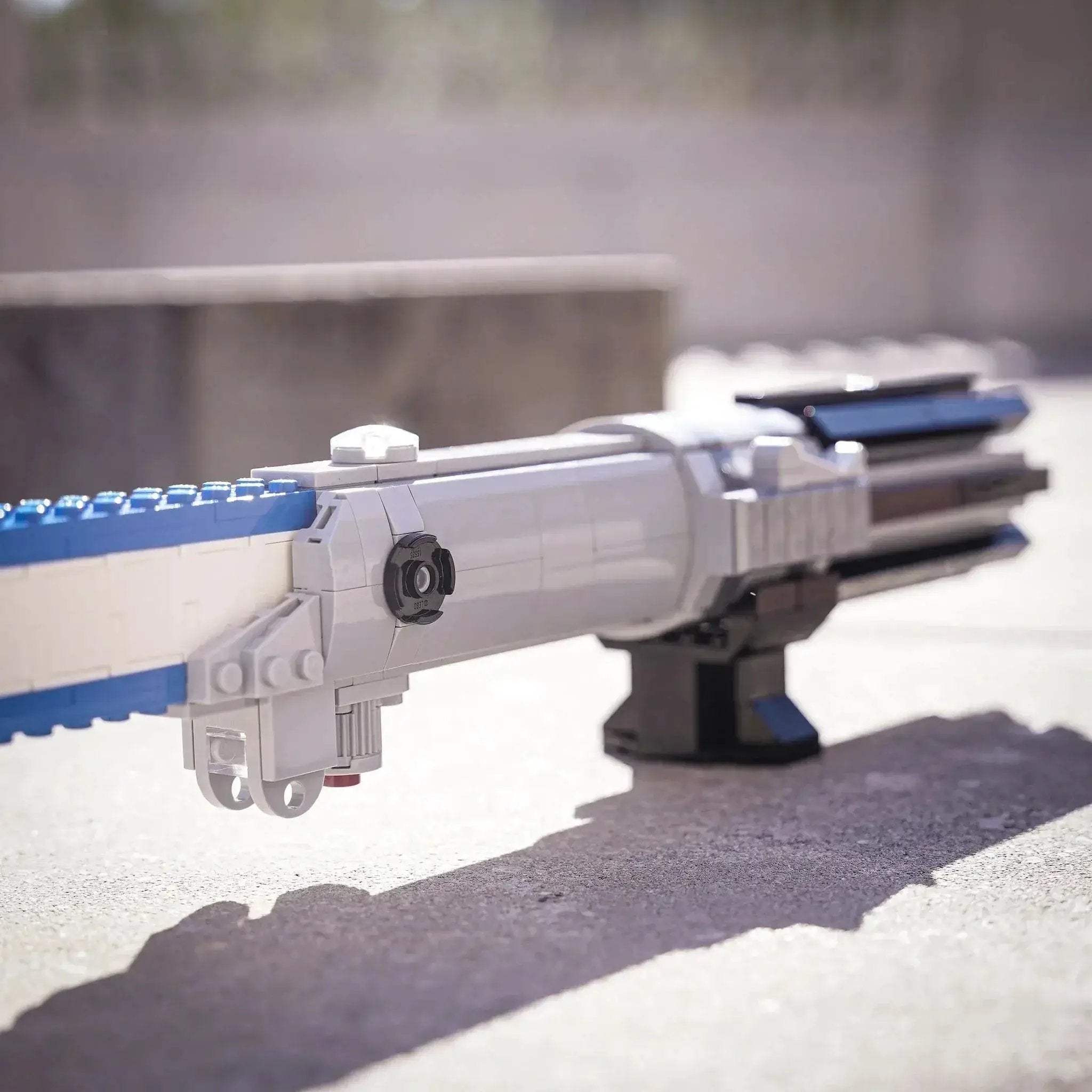 Luke’s Episode IV Life-Sized Saber - Image 5