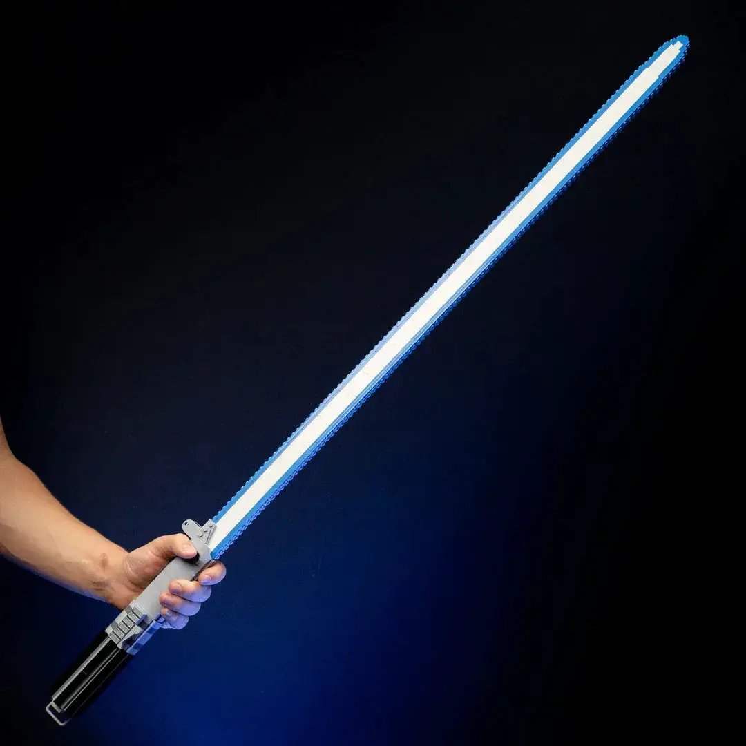 Luke’s Episode IV Life-Sized Saber - Image 6