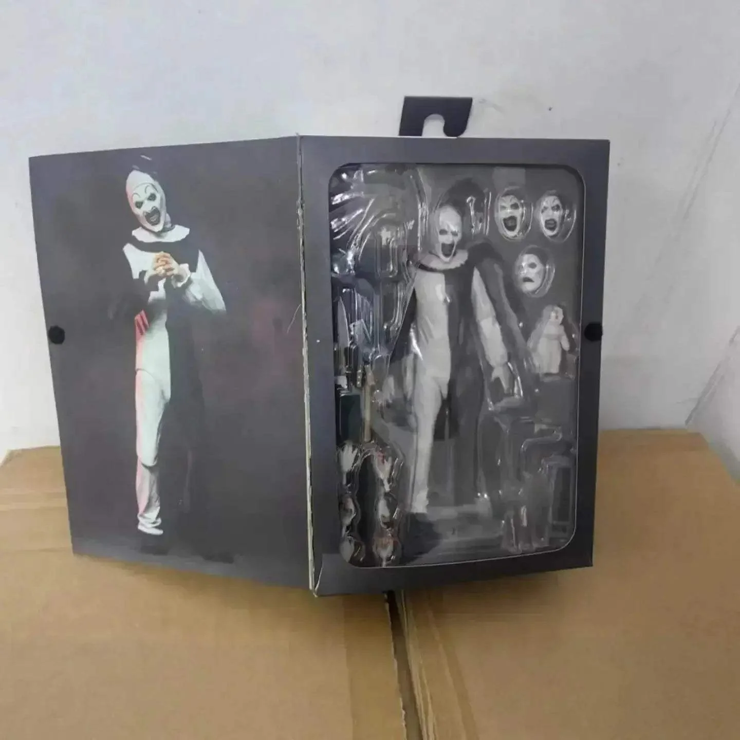Terrifier Art The Clown 7 Inch Ultimate Action Figure - Image 7