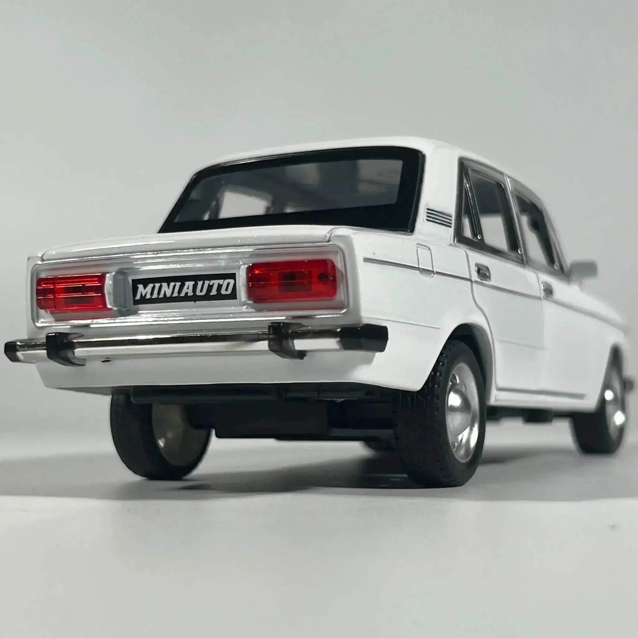 Premium Diecast Car Model LADA 2106 With Sound And Light For Kids - Image 4