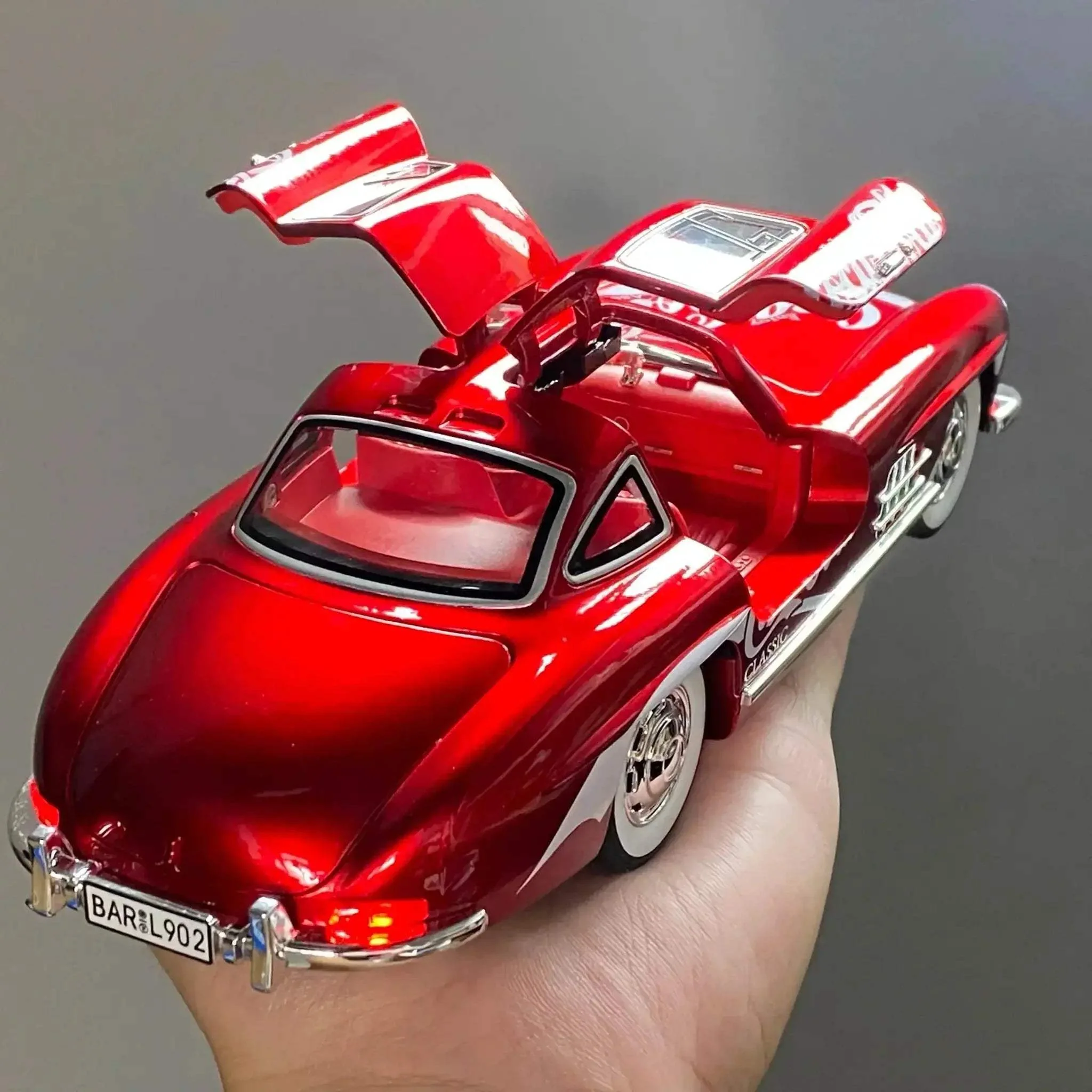 Premium Diecast Model Car 1 To 24 Benz 300SL Coca Cola Edition For Collectors - Image 5