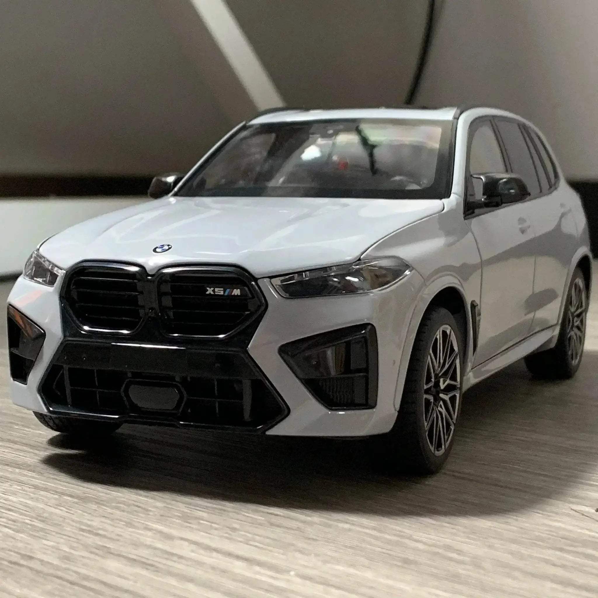 Premium Diecast Model Car One Eighteen Scale Alloy Metal BMW X5 M Competition LCI Collectible For Car Enthusiasts - Image 2