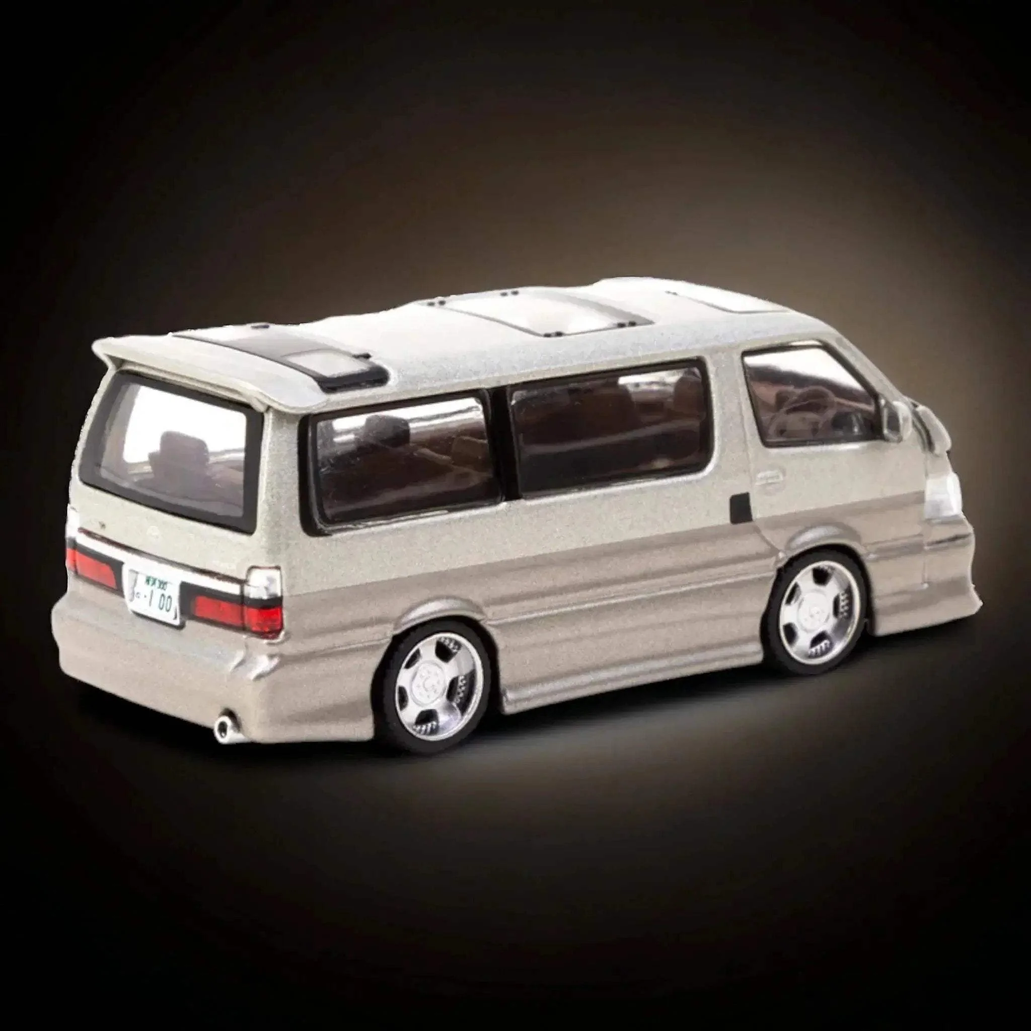 Tarmac Works Toyota Hiace Wagon Custom 1:64 - Image 2
