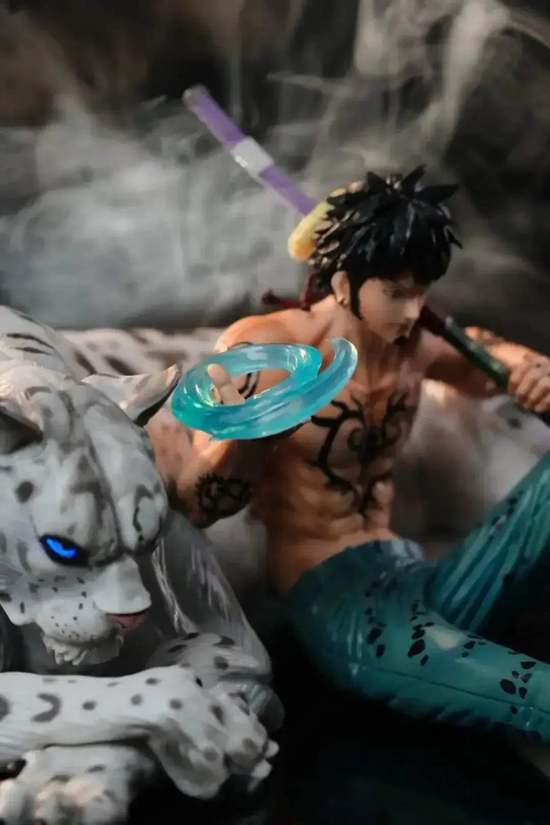 Trafalgar D. Water Law and Snow Leopard Anime Figurine, One Piece Action Figures Statues 25 CM - Image 9