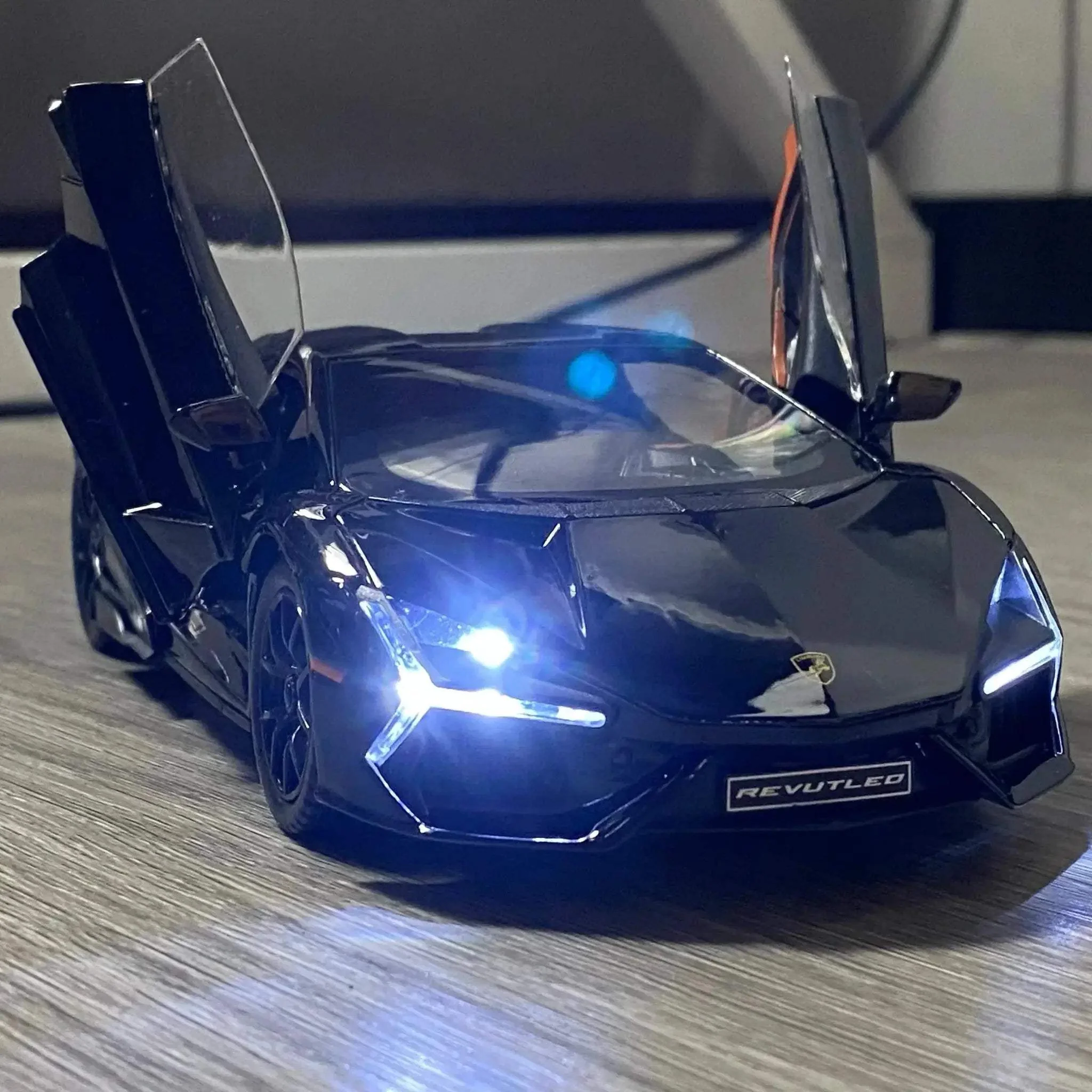 Ultra Realistic Diecast Model Car 1 24 Scale Alloy High Simulation For Collectors - Image 6